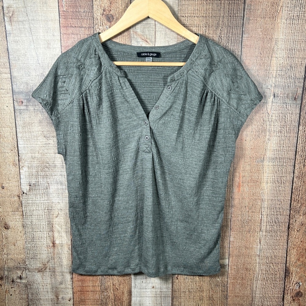Cable & Gauge Olive Green Top Medium Henley Embroidered Short Sleeve Shirt